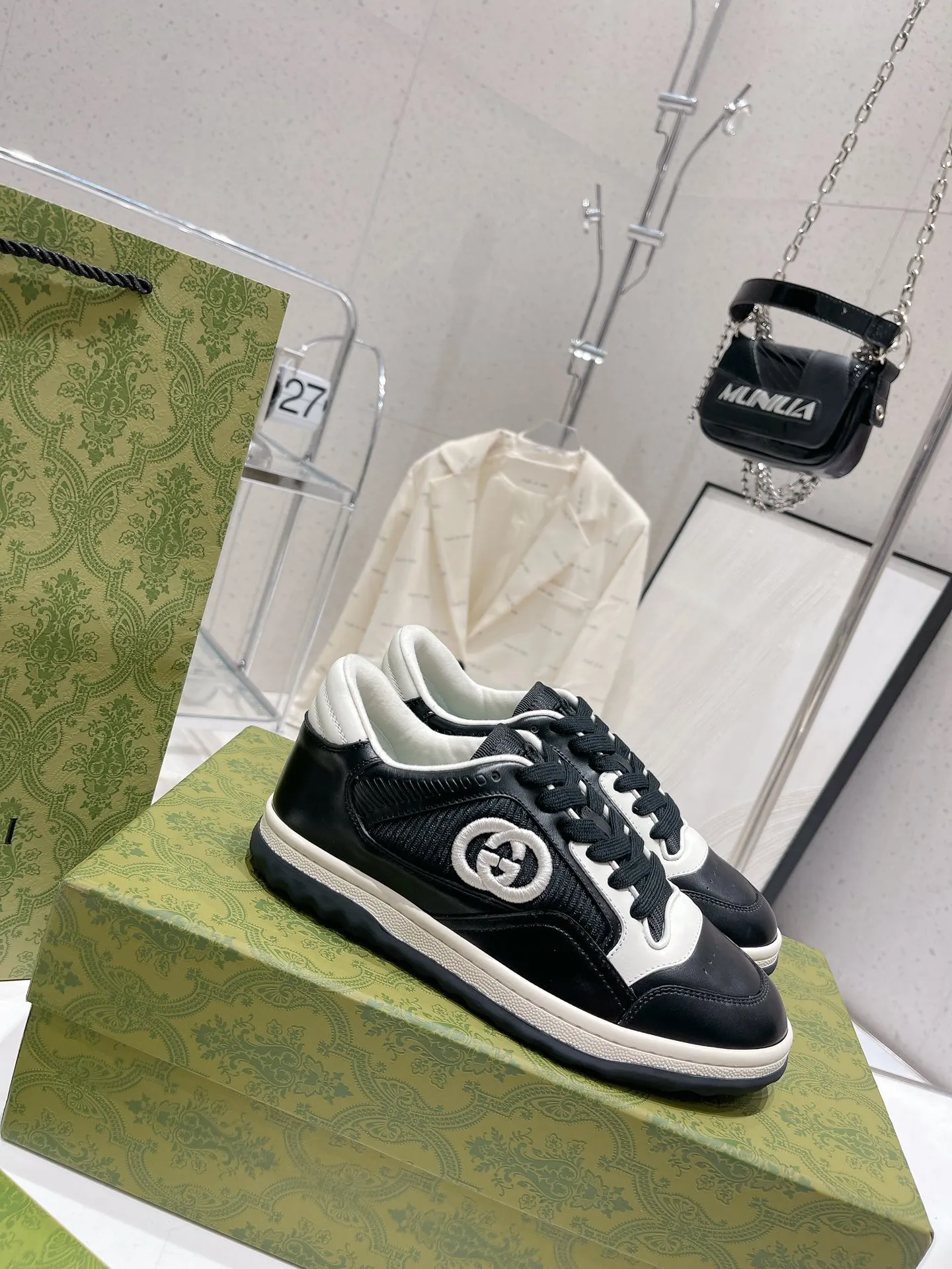 👟👟Ex-factory price 520👟👟 Gucci Gucci 2023 latest hot model MAC80 sneakers, couple style, casual, retro, old, dirty shoes, small dirty shoes, white shoes, original purchase, development, production, Gucci MAC80 new hot model series. The exquisite and compact interlocking double G logo romantically interprets the aesthetic concept of this series. Made of off-white leather, retro inspiration is cleverly integrated into the design of sports shoes, reinterpreting the brand logo. Fabric: Original custom imported first-layer cowhide. Lining: Original custom imported breathable mesh. Outsole: Original molded two-color TPU outsole. Sole thickness: 3CM. Size: Women's 35-40 / Men's 39-45.
